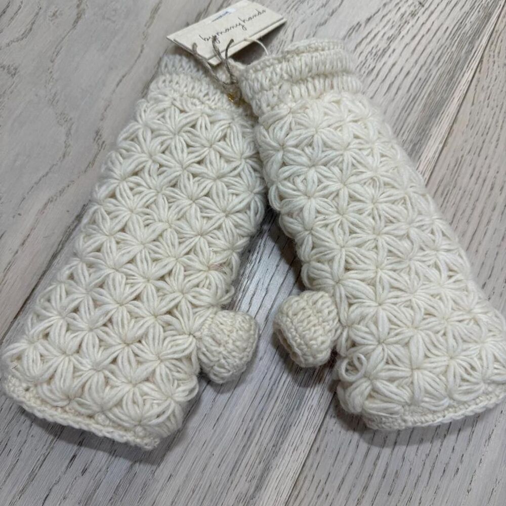 Unbranded Women's White and Cream Gloves